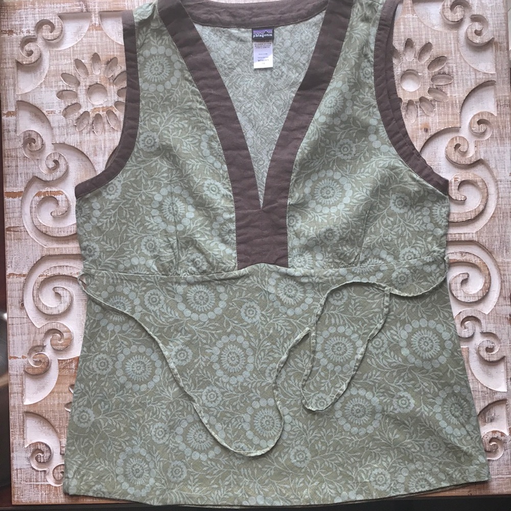 Patagonia top size 14 new🙂